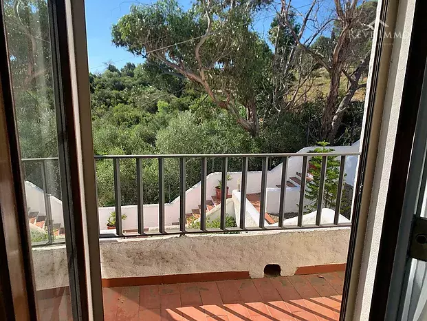 Pretty Apartment at Roses Puig Rom in an idyllic setting with a tourist license