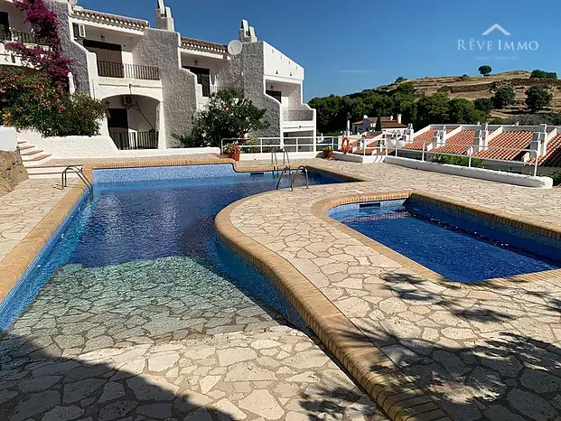 Pretty Apartment at Roses Puig Rom in an idyllic setting with a tourist license