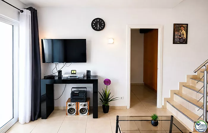 Apartment with 2 bedrooms in first line of the sea