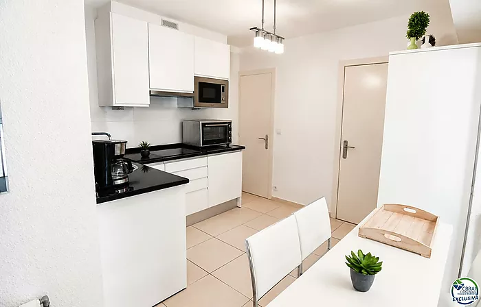 Apartment with 2 bedrooms in first line of the sea