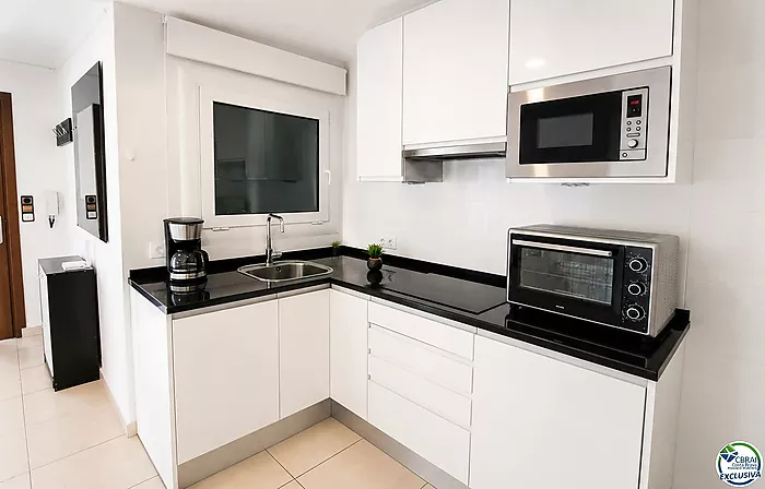 Apartment with 2 bedrooms in first line of the sea