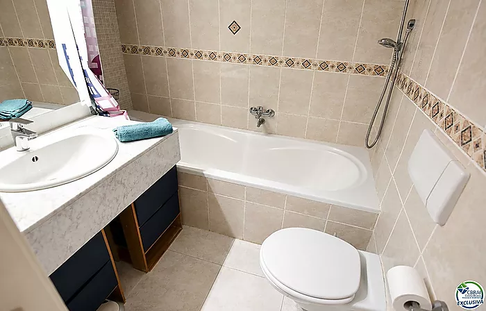 Apartment with 2 bedrooms in first line of the sea