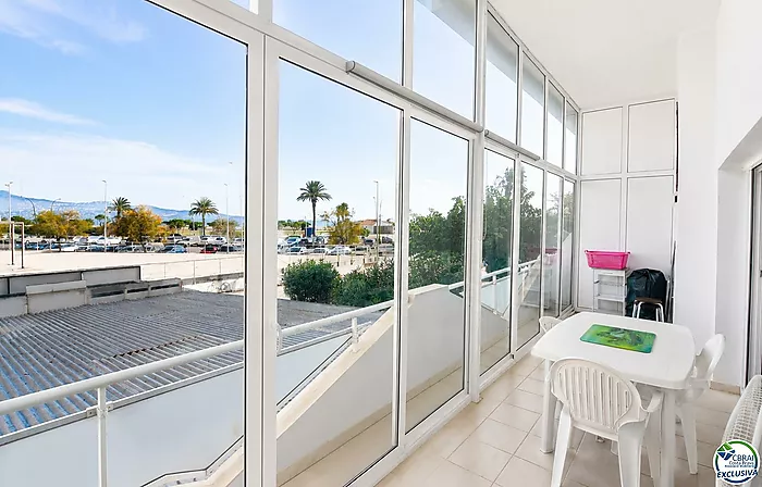 Apartment with 2 bedrooms in first line of the sea