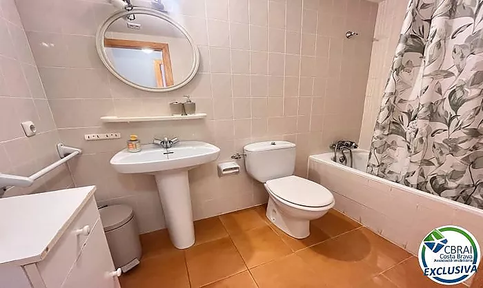 GRAN RESERVA 2-bedroom apartment with swimming pools, gardens and tourist licence, just 100 metres from the beach