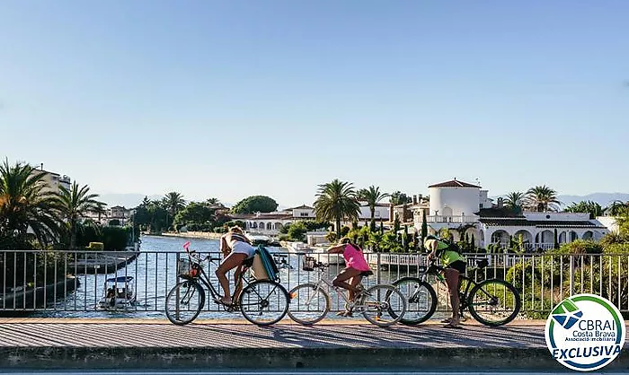 GRAN RESERVA 2-bedroom apartment with swimming pools, gardens and tourist licence, just 100 metres from the beach
