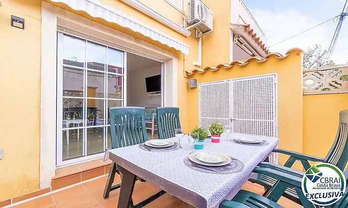 PUIGMAL Cozy house with a garage, a sunny terrace and a tourist license