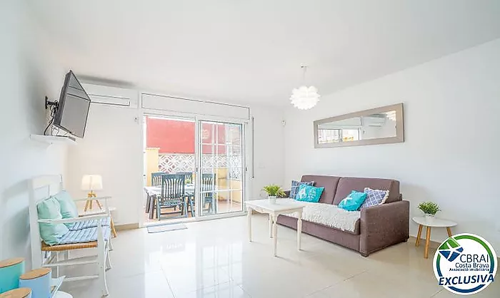 PUIGMAL Cozy house with a garage, a sunny terrace and a tourist license
