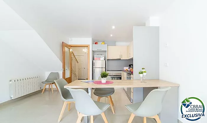 PUIGMAL Cozy house with a garage, a sunny terrace and a tourist license