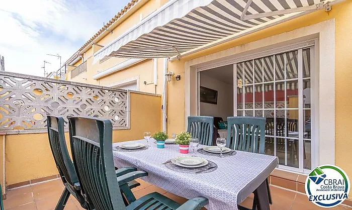 PUIGMAL Cozy house with a garage, a sunny terrace and a tourist license