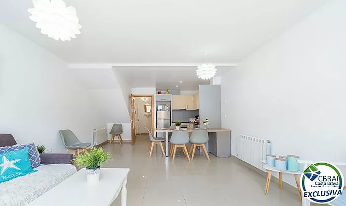 PUIGMAL Cozy house with a garage, a sunny terrace and a tourist license