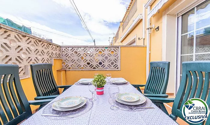 PUIGMAL Cozy house with a garage, a sunny terrace and a tourist license