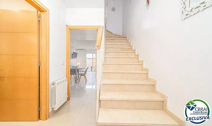 PUIGMAL Cozy house with a garage, a sunny terrace and a tourist license