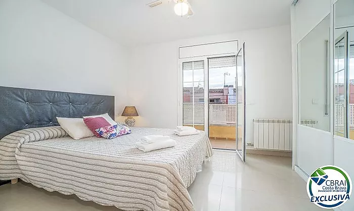 PUIGMAL Cozy house with a garage, a sunny terrace and a tourist license