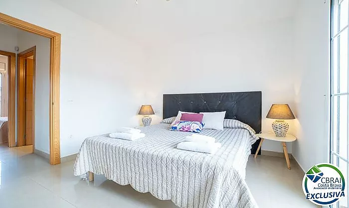 PUIGMAL Cozy house with a garage, a sunny terrace and a tourist license