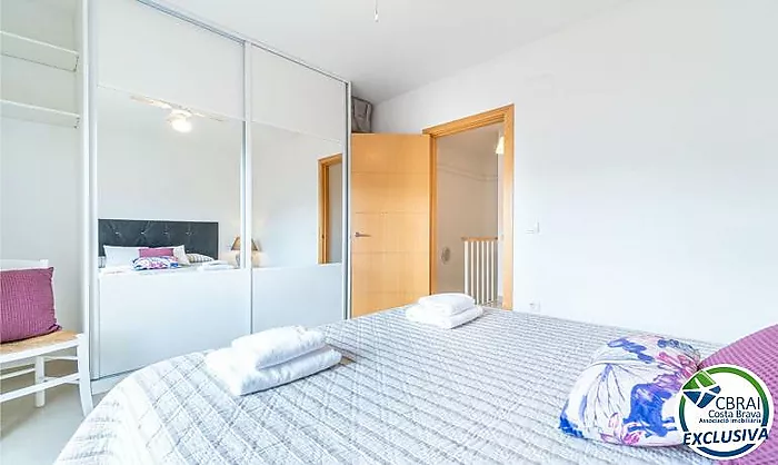 PUIGMAL Cozy house with a garage, a sunny terrace and a tourist license