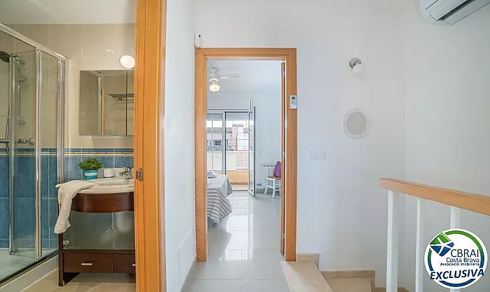 PUIGMAL Cozy house with a garage, a sunny terrace and a tourist license