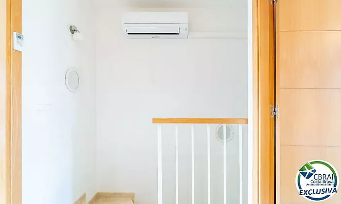 PUIGMAL Cozy house with a garage, a sunny terrace and a tourist license
