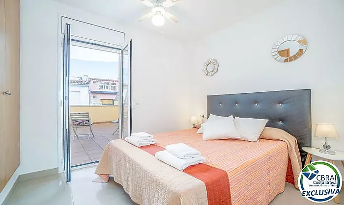 PUIGMAL Cozy house with a garage, a sunny terrace and a tourist license