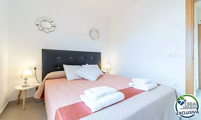 PUIGMAL Cozy house with a garage, a sunny terrace and a tourist license