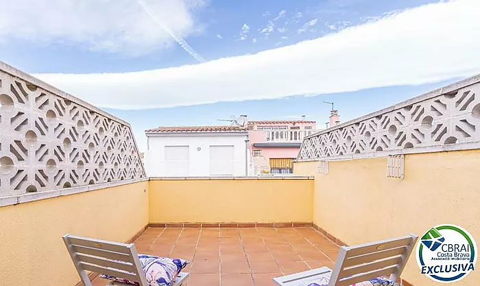 PUIGMAL Cozy house with a garage, a sunny terrace and a tourist license