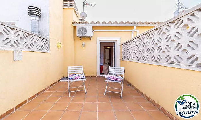PUIGMAL Cozy house with a garage, a sunny terrace and a tourist license