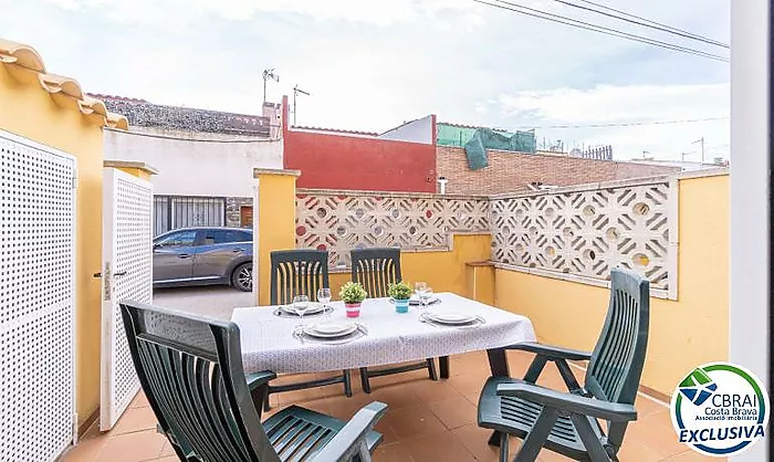 PUIGMAL Cozy house with a garage, a sunny terrace and a tourist license