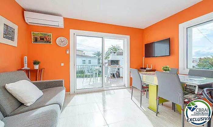 BAHIA Apartment with terrace and outdoor parking space in an excellent location, just 150 m from the beach and with a tourist rental licence