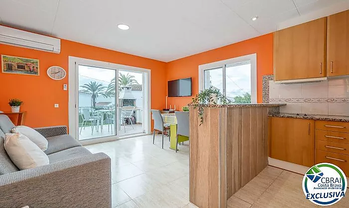 BAHIA Apartment with terrace and outdoor parking space in an excellent location, just 150 m from the beach and with a tourist rental licence
