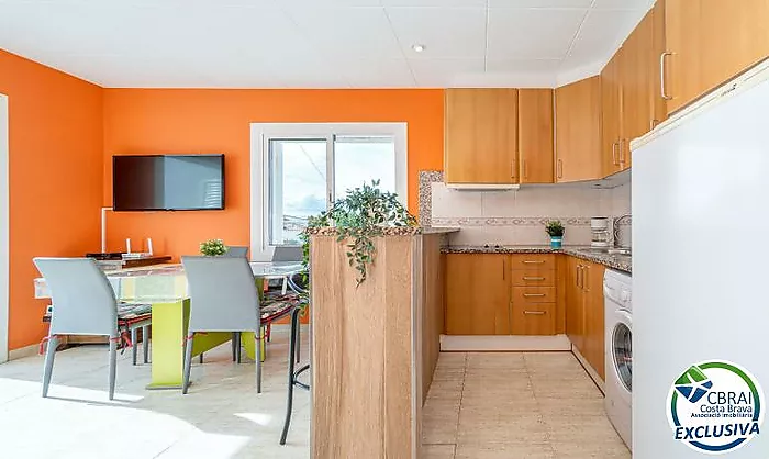 BAHIA Apartment with terrace and outdoor parking space in an excellent location, just 150 m from the beach and with a tourist rental licence