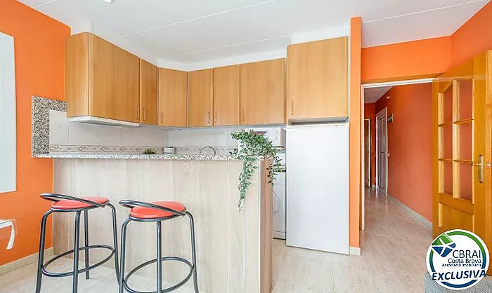 BAHIA Apartment with terrace and outdoor parking space in an excellent location, just 150 m from the beach and with a tourist rental licence