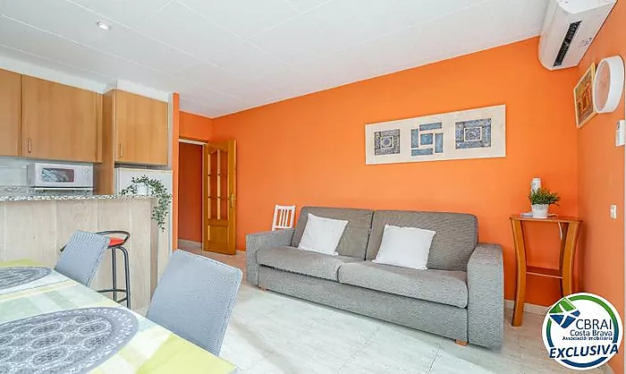 BAHIA Apartment with terrace and outdoor parking space in an excellent location, just 150 m from the beach and with a tourist rental licence