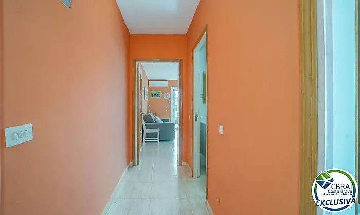 BAHIA Apartment with terrace and outdoor parking space in an excellent location, just 150 m from the beach and with a tourist rental licence