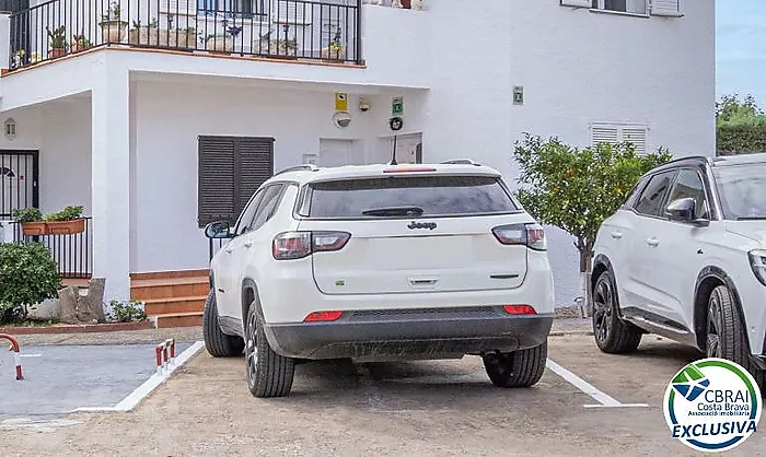 BAHIA Apartment with terrace and outdoor parking space in an excellent location, just 150 m from the beach and with a tourist rental licence