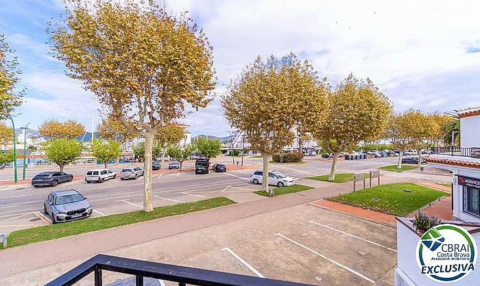 BAHIA Apartment with terrace and outdoor parking space in an excellent location, just 150 m from the beach and with a tourist rental licence