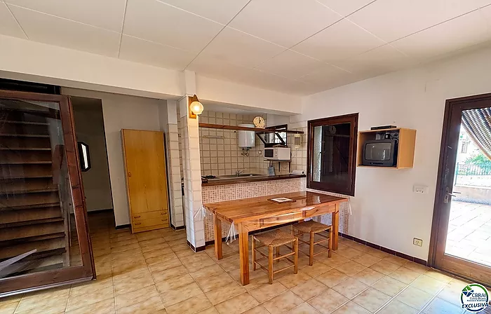 Unique opportunity in Mas Matas, Roses — Semi-detached house with private plot, ready for your renovation project