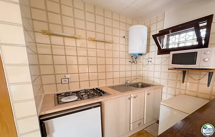 Unique opportunity in Mas Matas, Roses — Semi-detached house with private plot, ready for your renovation project