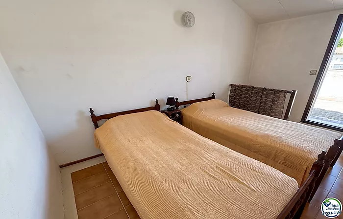 Unique opportunity in Mas Matas, Roses — Semi-detached house with private plot, ready for your renovation project
