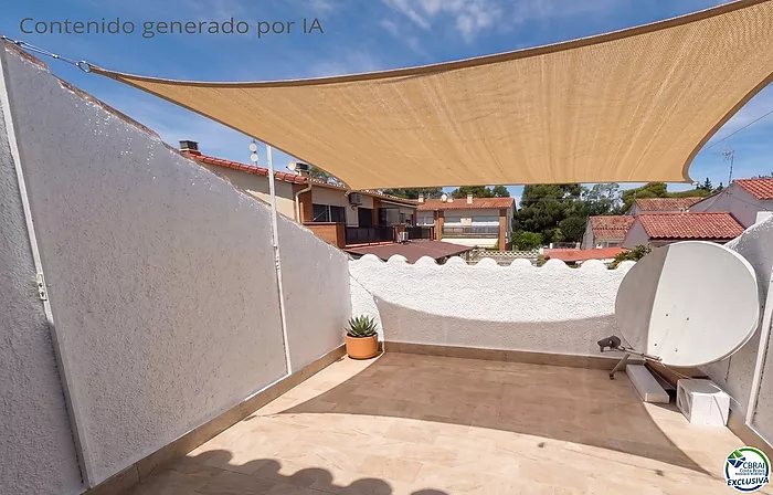 Unique opportunity in Mas Matas, Roses — Semi-detached house with private plot, ready for your renovation project