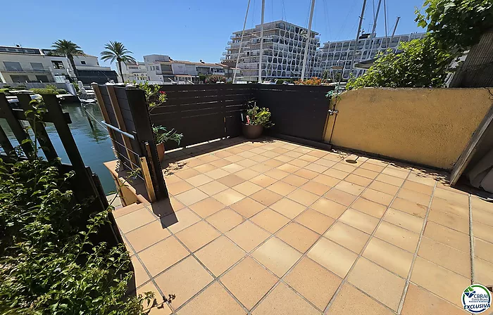 14x3.70 m Private Mooring Before the Bridges with Apartment & Parking