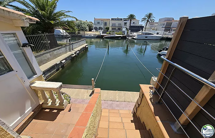 14x3.70 m Private Mooring Before the Bridges with Apartment & Parking