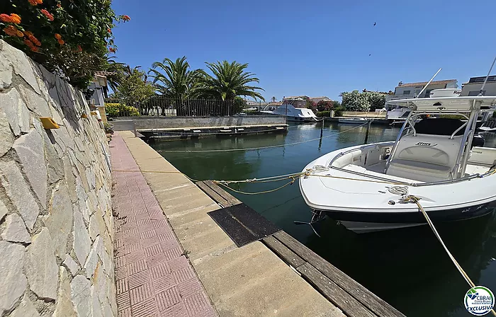 14x3.70 m Private Mooring Before the Bridges with Apartment &amp; Parking