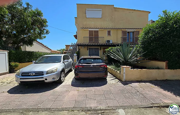 14x3.70 m Private Mooring Before the Bridges with Apartment & Parking