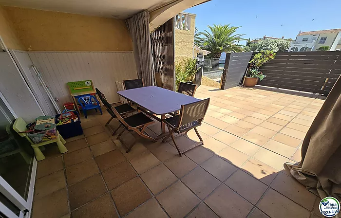 14x3.70 m Private Mooring Before the Bridges with Apartment & Parking
