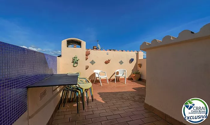 Penthouse central avec solarium privé et vue mer à Empuriabrava