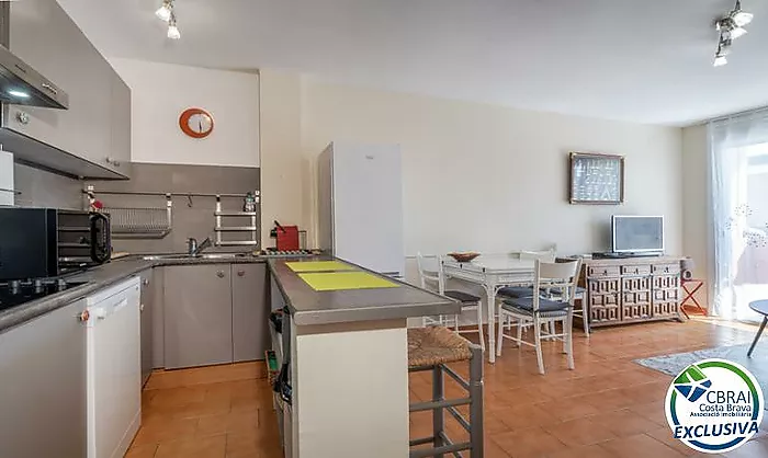 Penthouse central avec solarium privé et vue mer à Empuriabrava