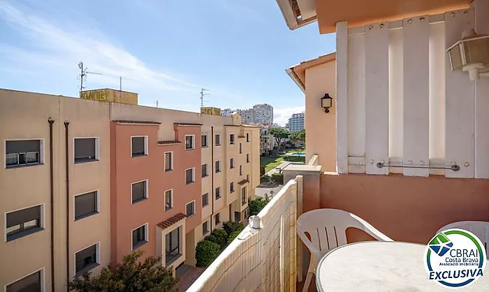 Penthouse central avec solarium privé et vue mer à Empuriabrava