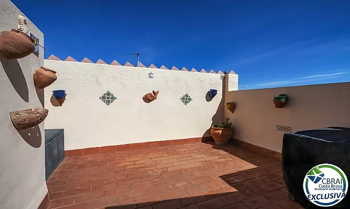 Penthouse central avec solarium privé et vue mer à Empuriabrava