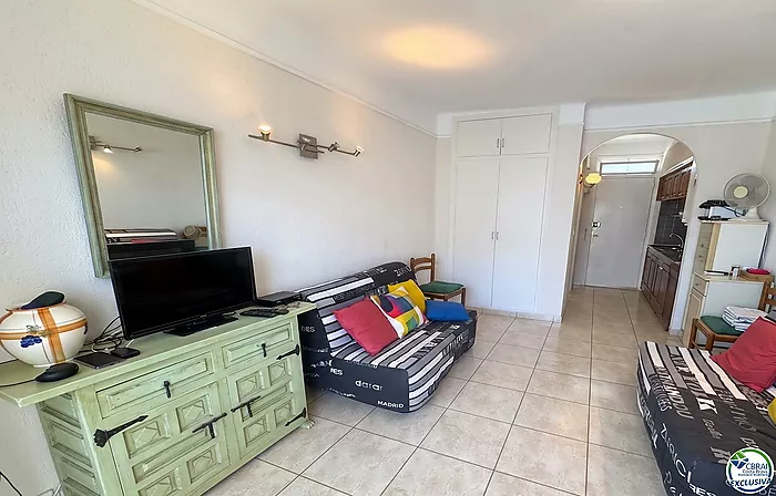 Studio with terrace 30 m from the beach — 4th floor, Salatar, Roses
