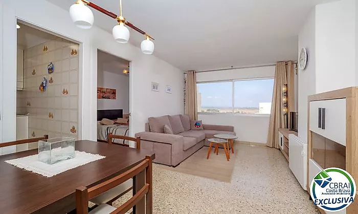 Apartment ideally located on the seafront in Empuriabrava