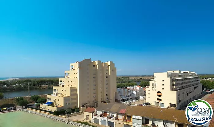 Apartment ideally located on the seafront in Empuriabrava